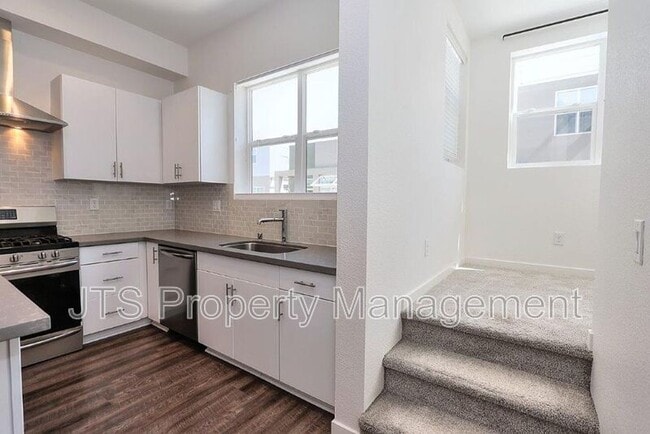 Building Photo - 396 Midstream Ln