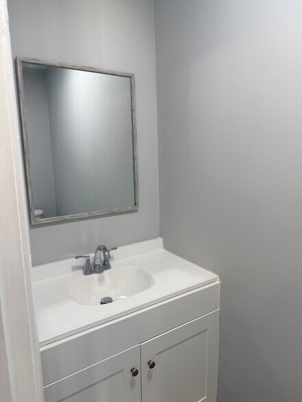 Building Photo - 16 Duiguid Dr