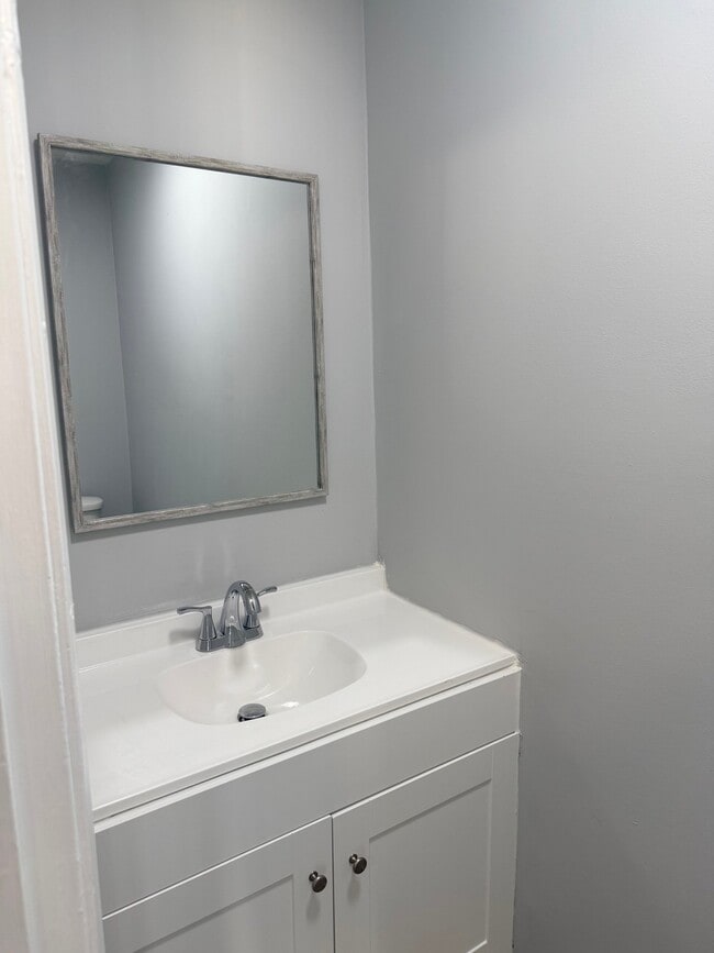 Building Photo - 16 Duiguid Dr