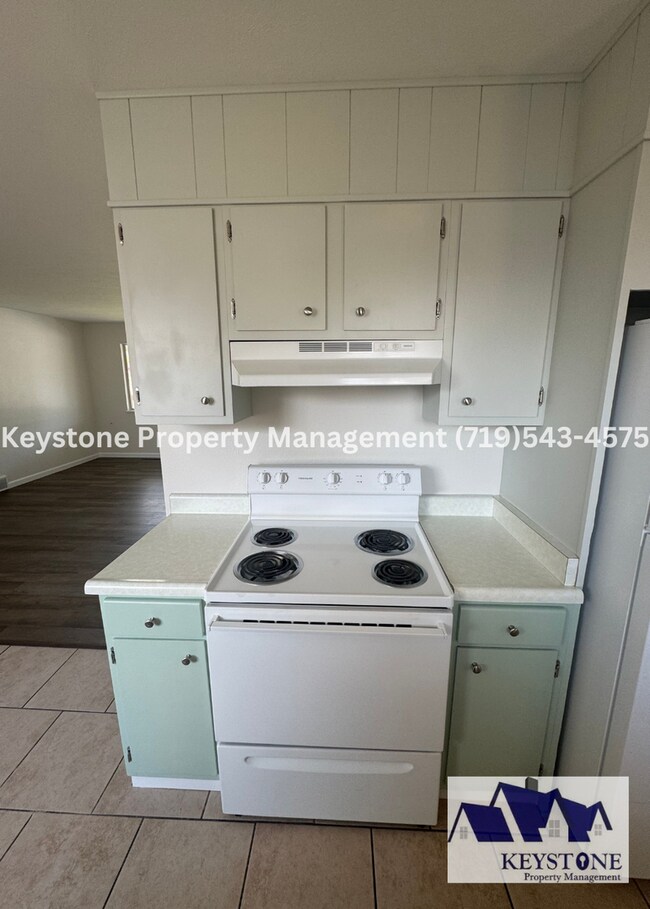 Building Photo - Nicely Updated! Northside Duplex 2 Bedroom...