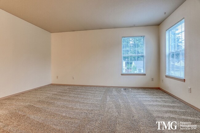 Building Photo - Peaceful 2-bedroom, 2 bath Townhome in thi...