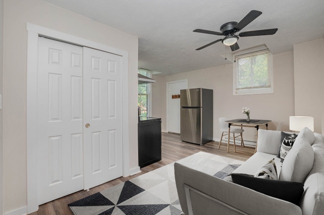 Building Photo - 3030 Cleinview Ave