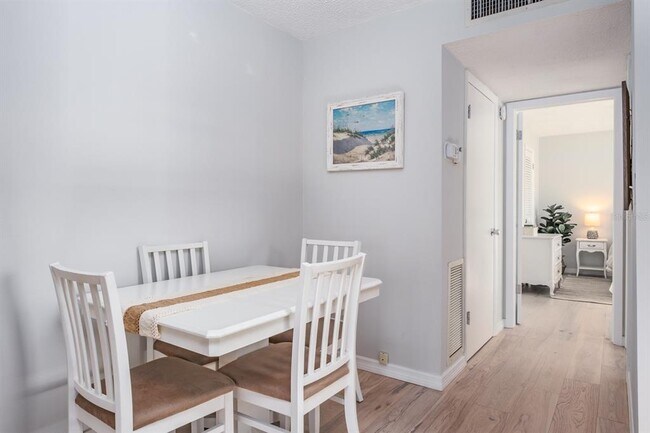 Building Photo - 7151 Sunset Way