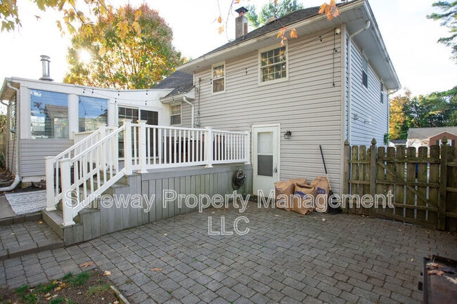 Building Photo - 403 University Blvd