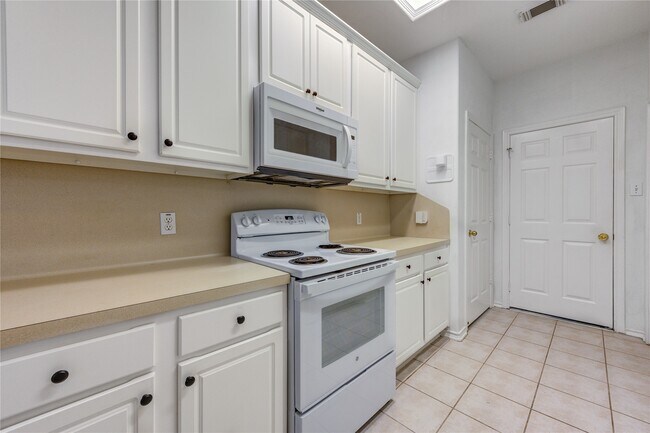 Building Photo - 225 Summerhaze Cir