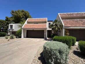 Building Photo - BEAUTIFUL 3 BEDROOM 2.5 BATHROOM HOME IN S...