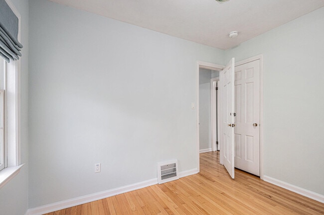 Building Photo - 124 Fairview Dr