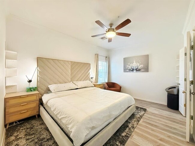 Building Photo - 6162 N Brookline Ave