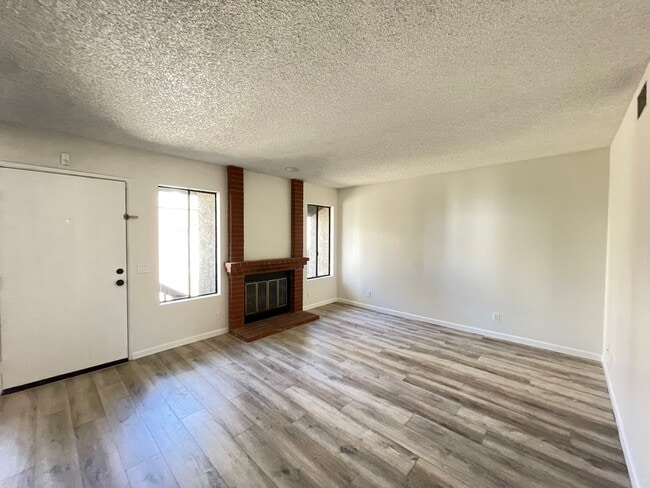 Building Photo - 6033 Estelle St