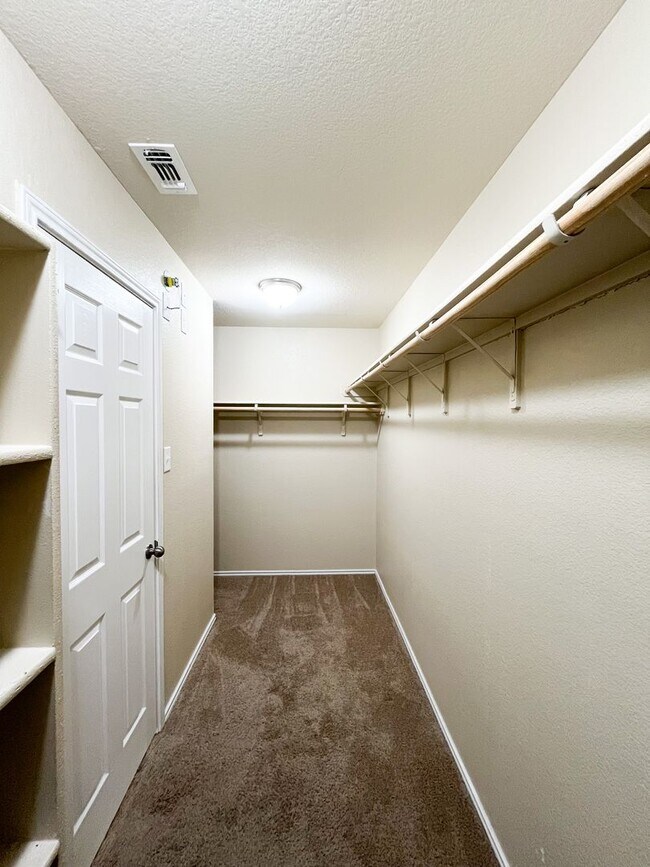 Building Photo - Available NOW!! Beautiful 1 story, 3 bedro...
