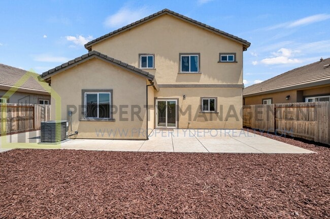 Building Photo - Modern & Spacious 5BD/3BA Home in South Sa...