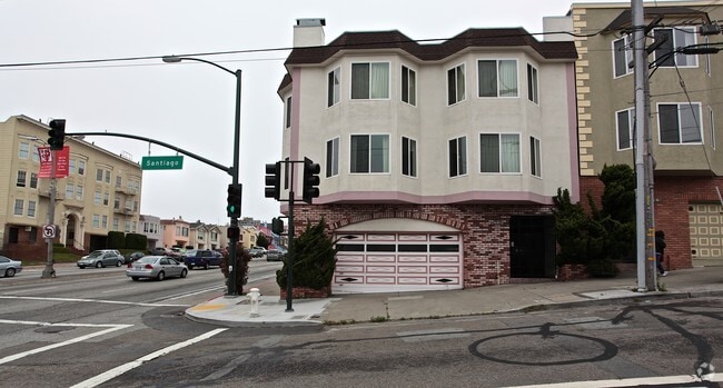 Building Photo - 796-798 Santiago St