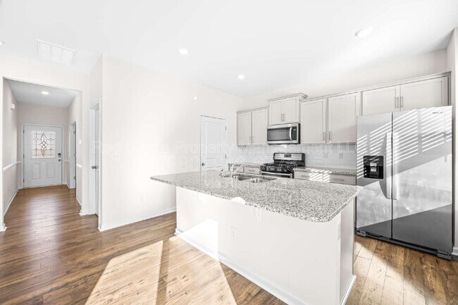 Building Photo - 4015 Meadow Green Dr