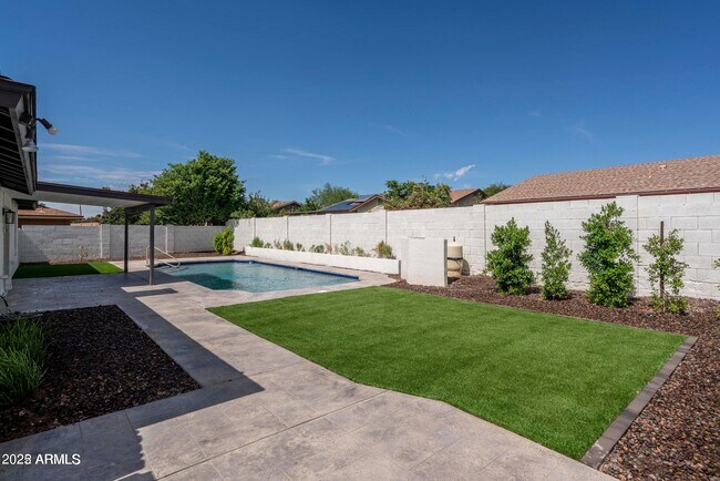 Building Photo - 6016 E Evans Dr