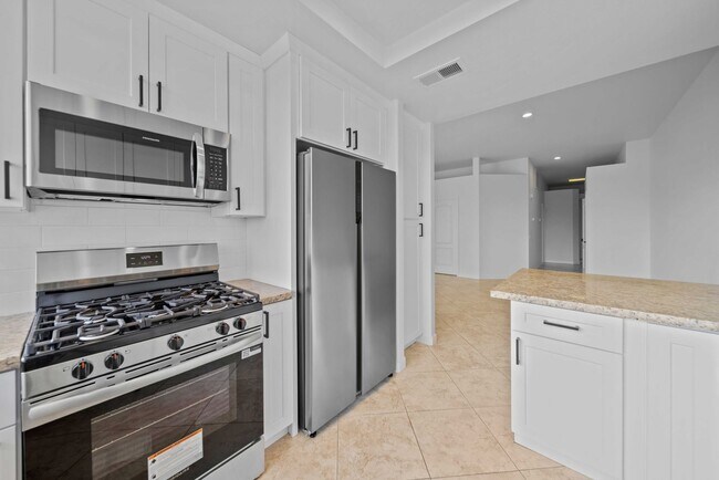 Building Photo - Mission Hills Country Club Home