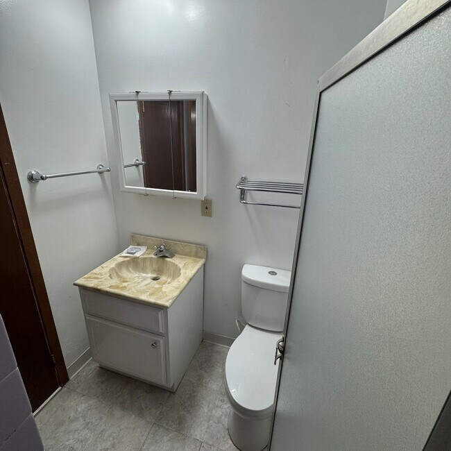 Building Photo - Spacious 3-Bedroom Home on Half-Acre Lot in Top-Rated Pleasant Valley School District!