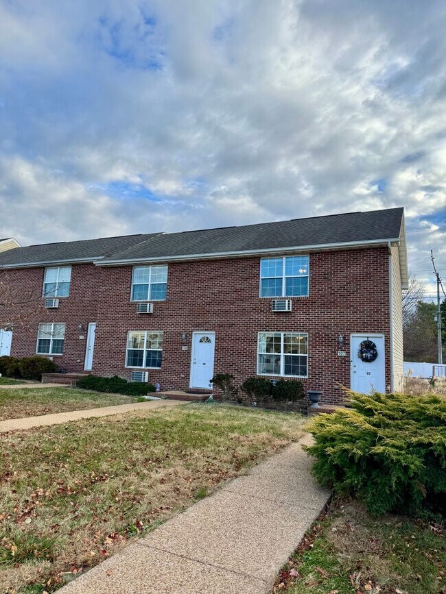 Building Photo - One Bedroom Apartment for Rent