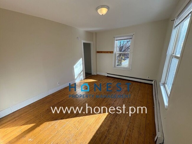 Building Photo - 7 Drummond St