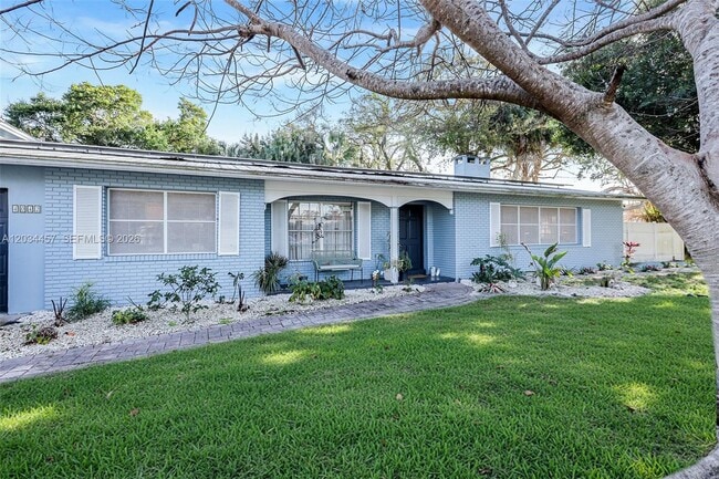 Building Photo - 4042 Greenwood Dr