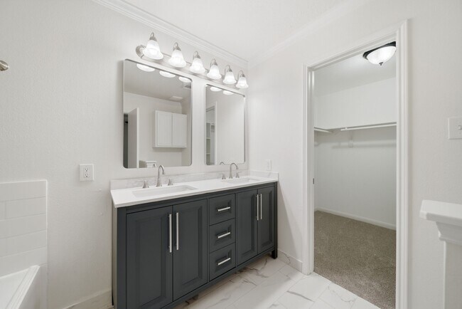 Building Photo - 32334 Summer Park Ln