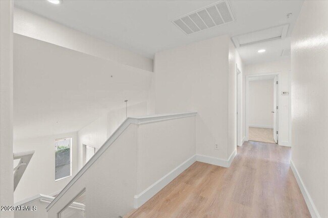 Building Photo - 10410 E Morning Star Dr