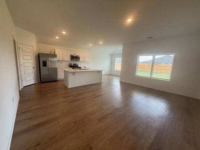 Building Photo - 16213 Maroon Dr