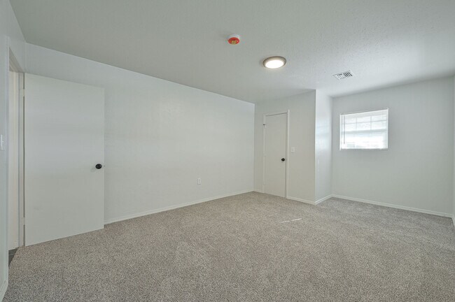 Building Photo - 416 Betty Ln