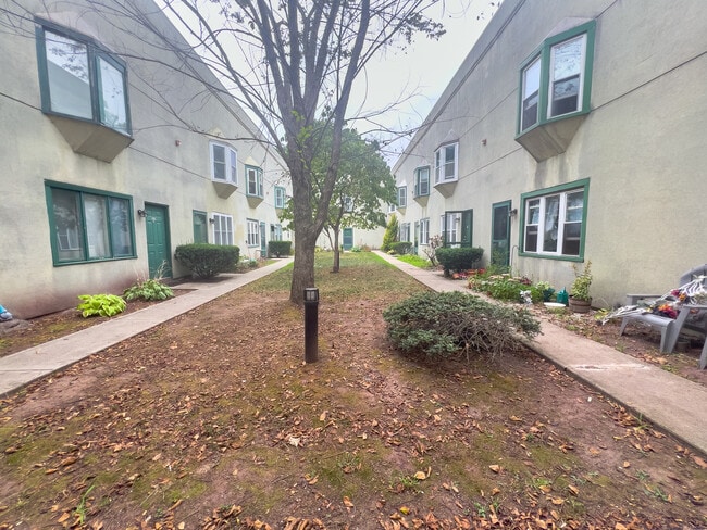 Primary Photo - 27 Judd Square