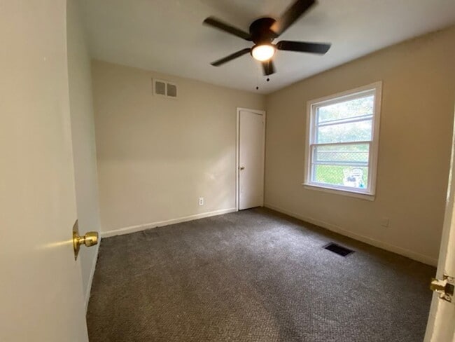 Building Photo - Charming West Akron Ranch with Walk-Throug...