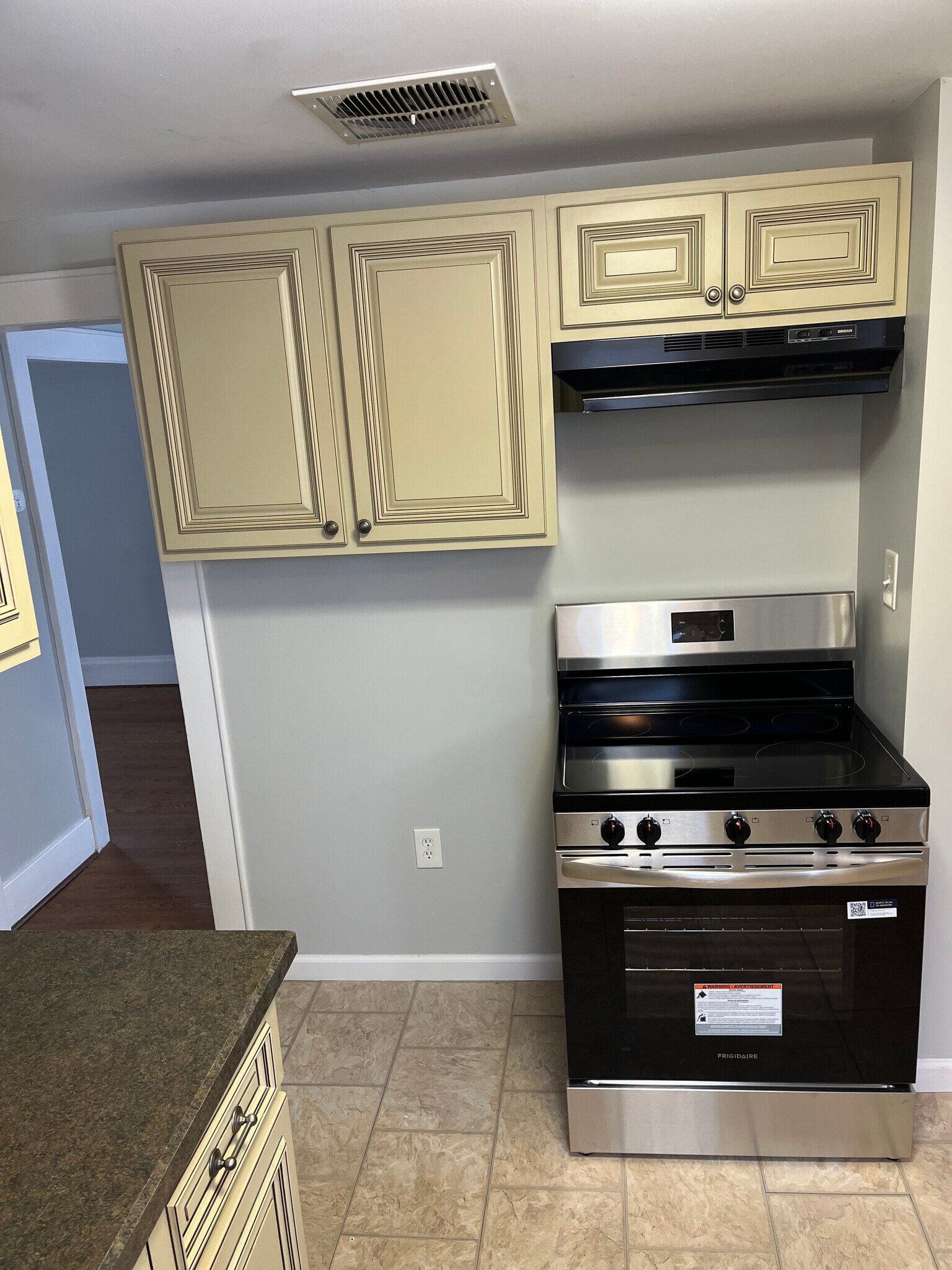 Building Photo - 104 Lynhurst Ave