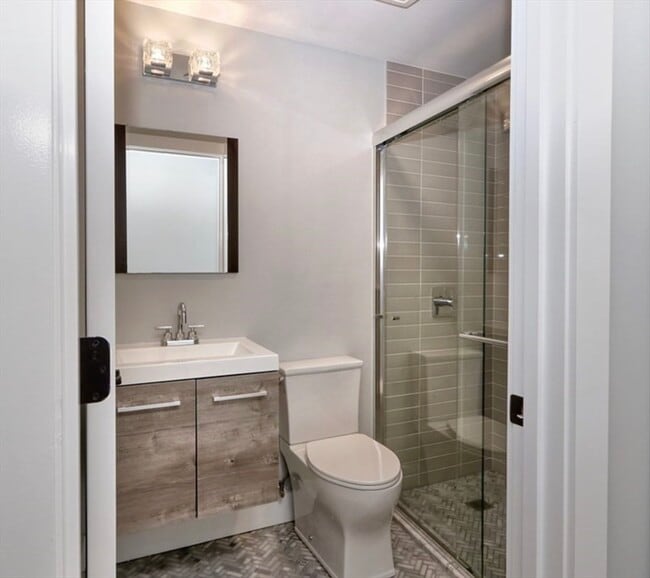 Building Photo - 15 W Bellflower St