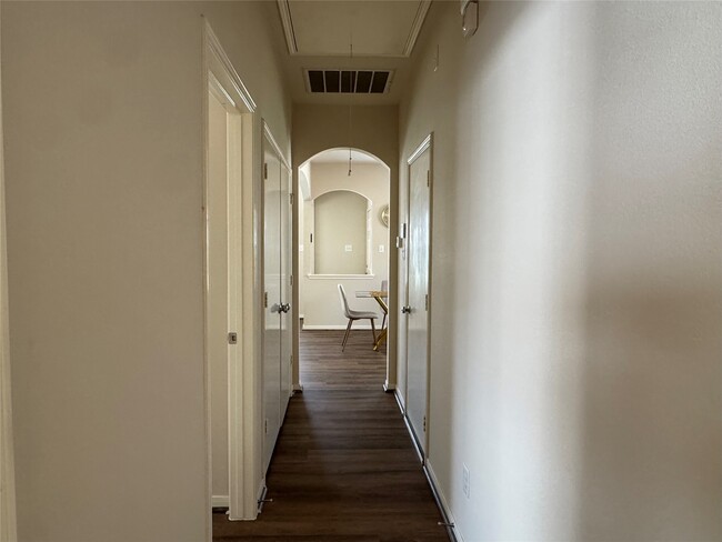 Building Photo - 4030 Mossy Pl Ln