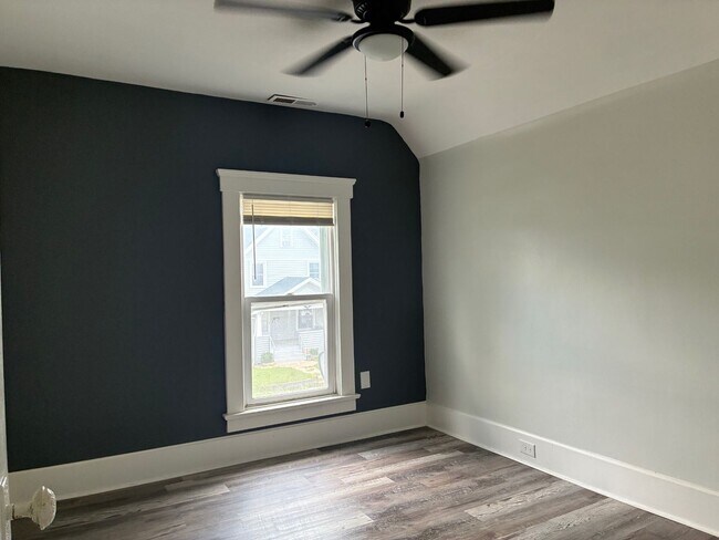 Building Photo - 118 Floral Ct