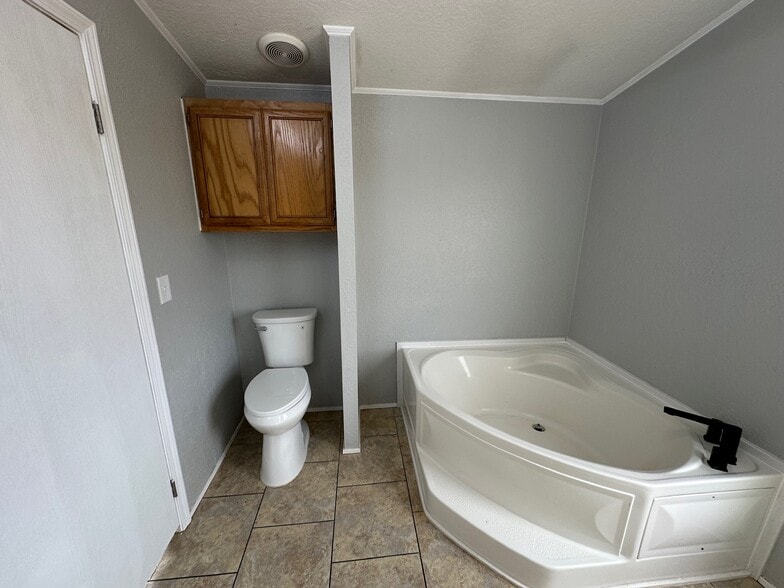 Building Photo - 7301 E County Road 62