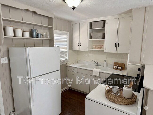 Building Photo - 5687 Akra Ave