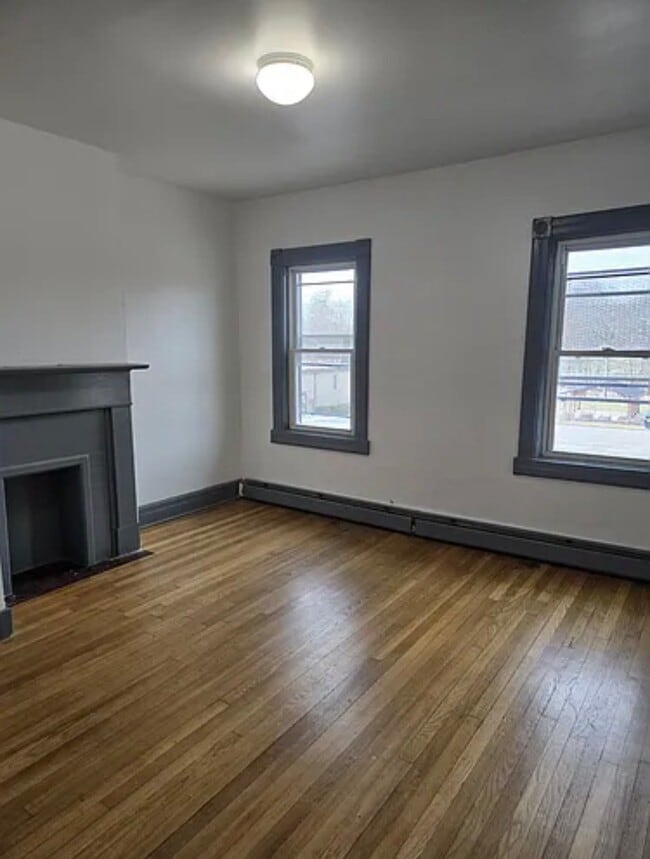Building Photo - 95 Catharine St