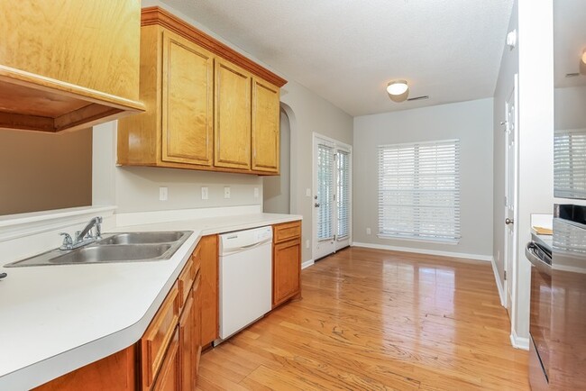 Building Photo - 119 Round Table Ln