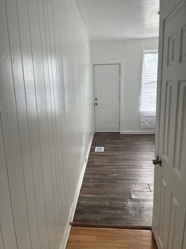 Building Photo - 1633 Westwood Ave