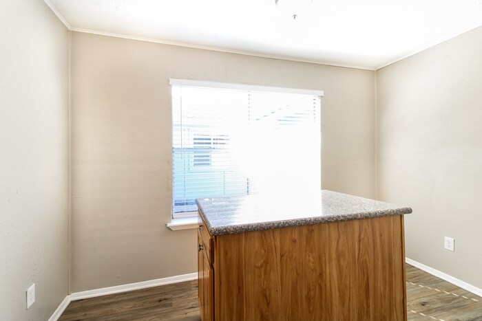 Building Photo - 10936 Pinewood Ct