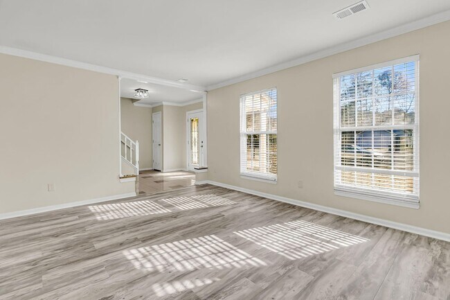 Building Photo - 121 Sully St