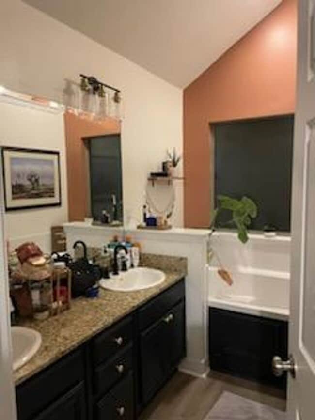 Building Photo - Live the Legacy Life – 3 Bed, 2 Bath Beauty!
