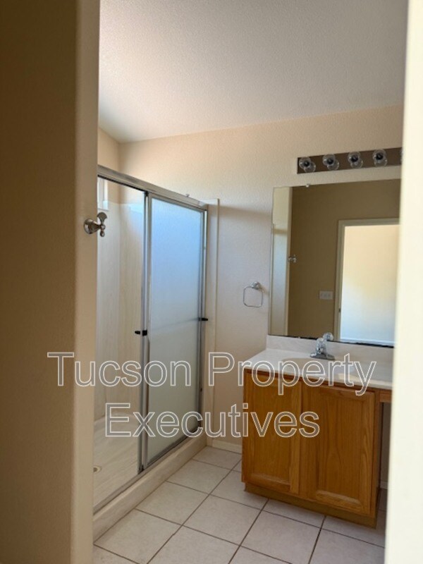 Building Photo - 13256 N Hammerstone Ln