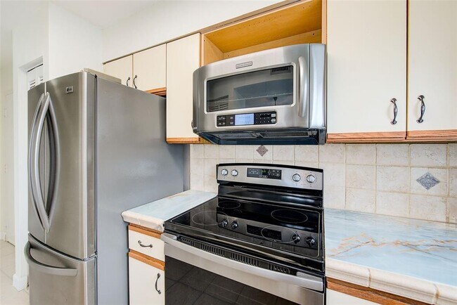 Building Photo - 2333 Feather Sound Dr
