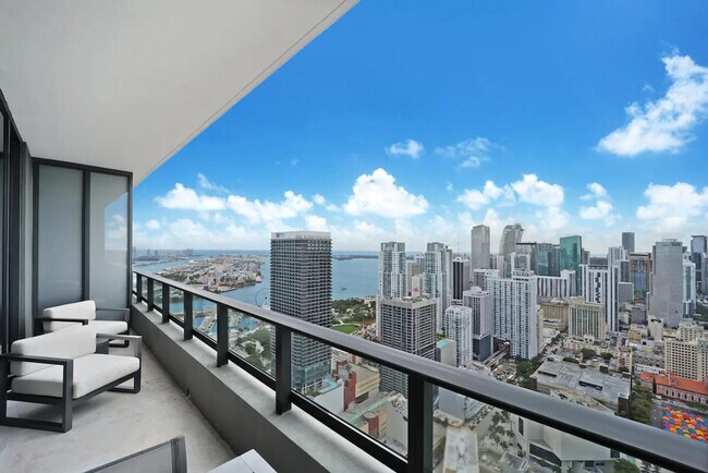 Building Photo - 215 SW 5th Ave