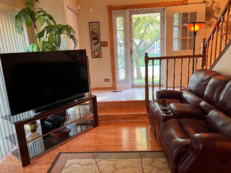 Building Photo - 2694 College Hill Cir