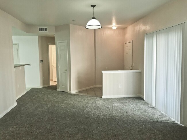 Building Photo - No Maintenance Lifestyle!