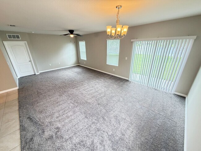 Building Photo - Fantastic 4 Bedroom, 2 Bathroom Home in New Smyrna Beach!!