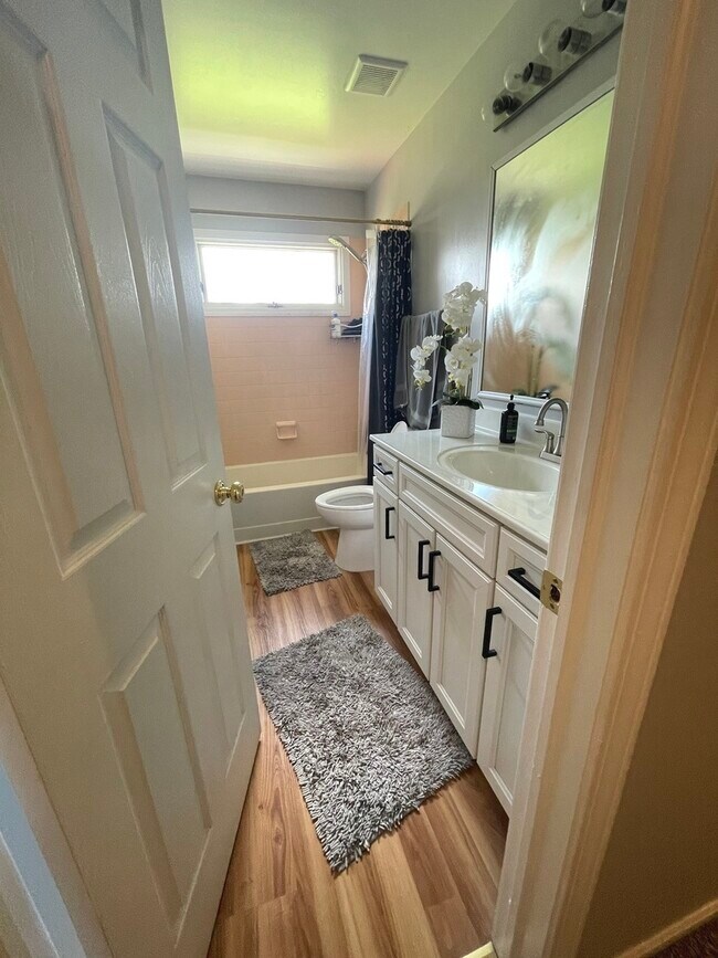 Building Photo - 1752 Alan Deatherage Dr