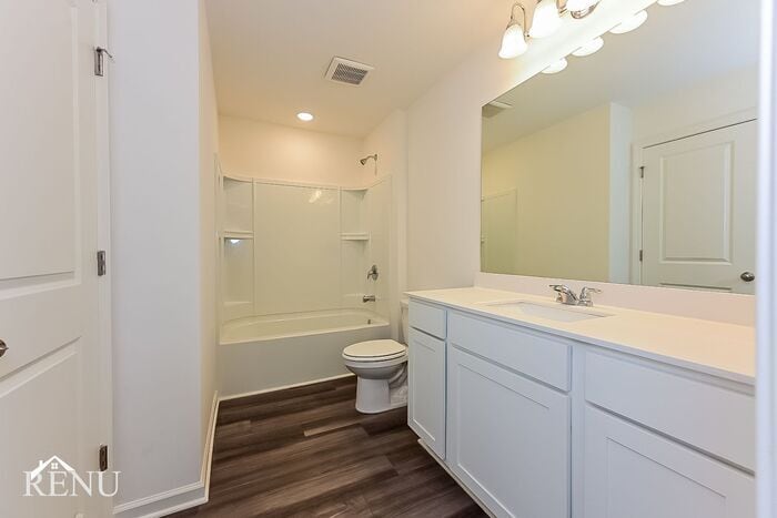 Building Photo - 3106 Calcutta St