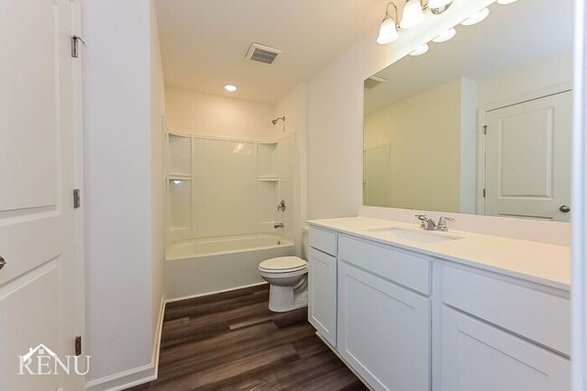 Building Photo - 3106 Calcutta St